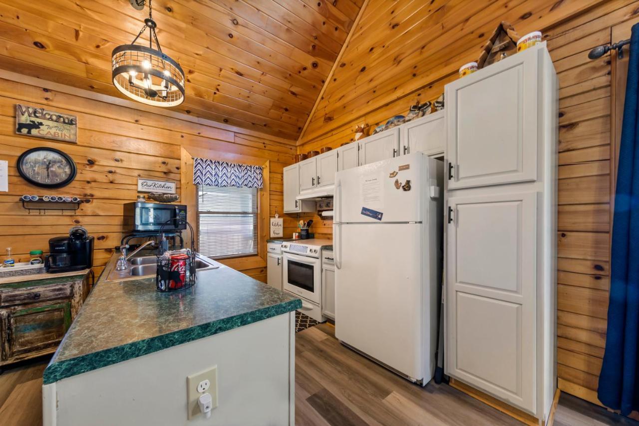 Serenity, A Rustic Log Cabin Retreat Sevierville Eksteriør billede