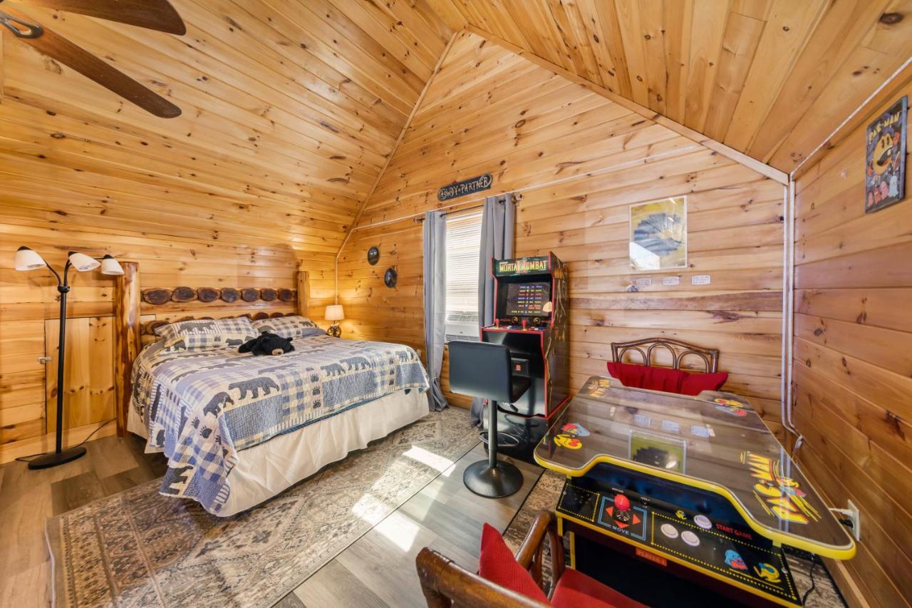 Serenity, A Rustic Log Cabin Retreat Sevierville Eksteriør billede
