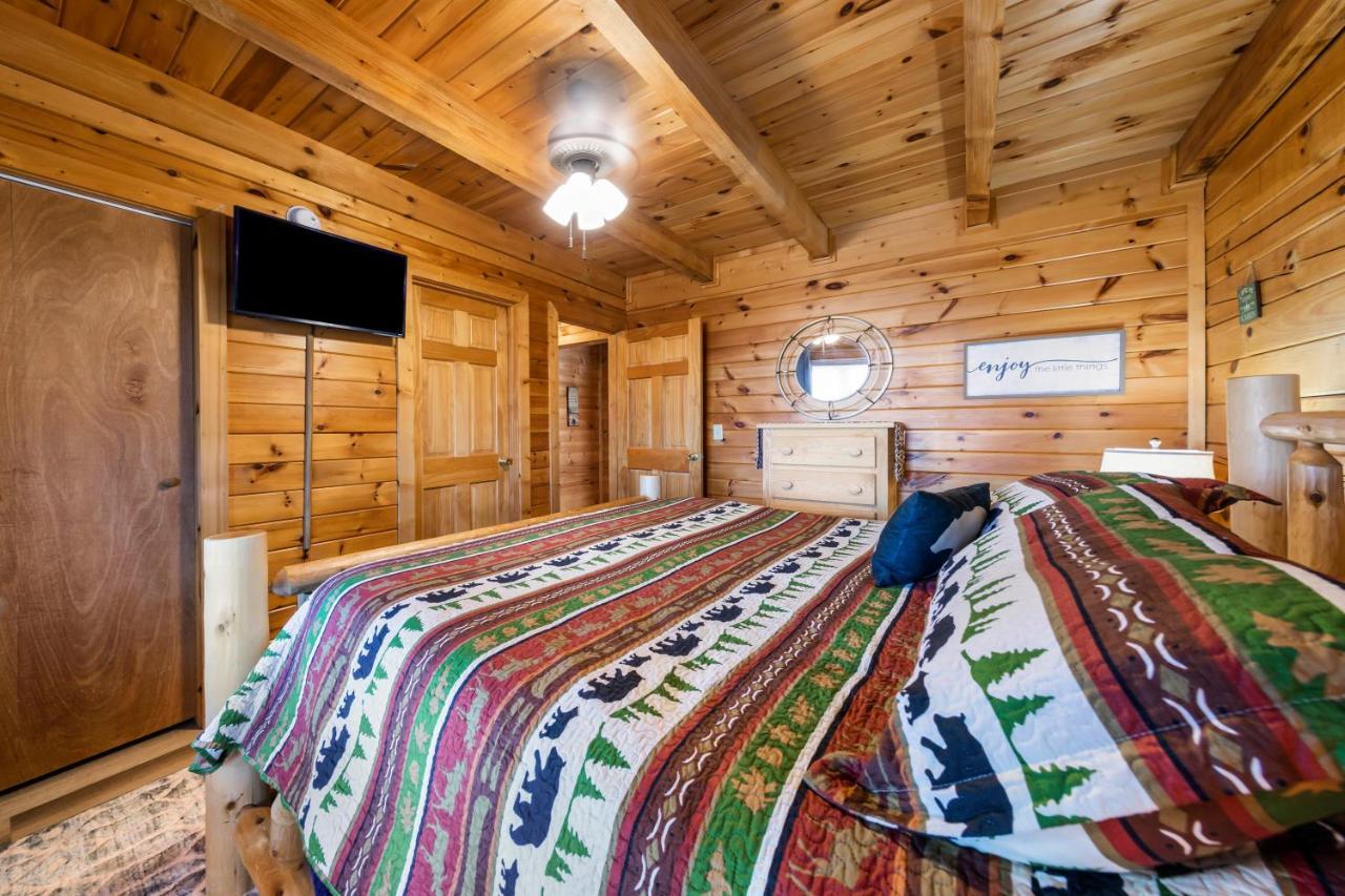 Serenity, A Rustic Log Cabin Retreat Sevierville Eksteriør billede
